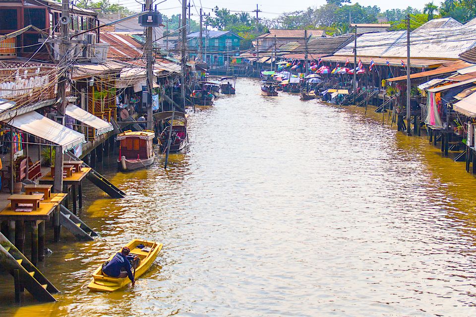 Bangkok: Private Car Hire to Amphawa Floating Market - Flexibility of the Private Car