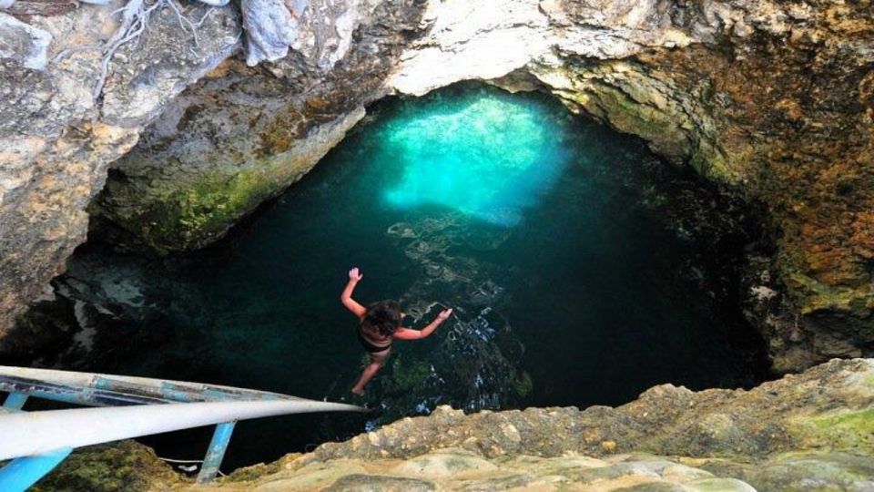 Blue Hole Mineral Spring, Rick's Cafe & 7 Miles Beach Tour - Pickup and Dropoff