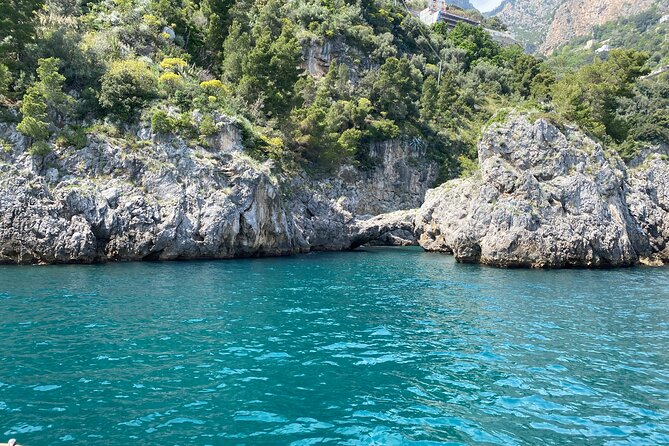 Boat Tour of the Amalfi Coast With Aperitif - Highlights and Amenities