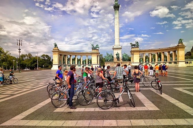 Budapest Bike Tour With Hungarian Goulash - Indulge in Hungarian Cuisine