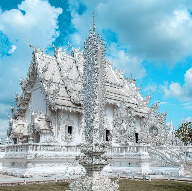 Chiang Mai: Chiang Rai Temples & Black House Discovery Tour - Inclusions and Amenities