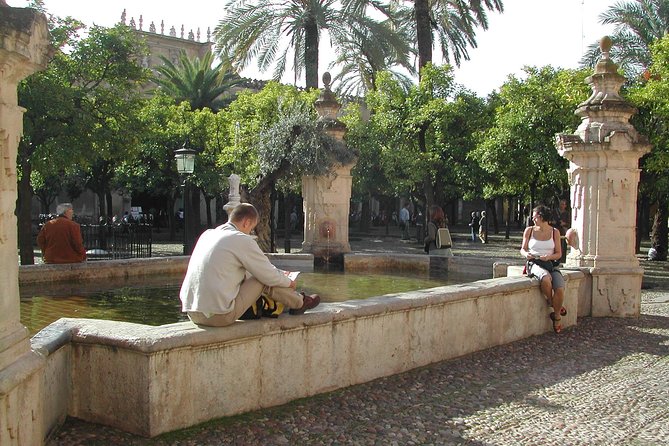 Cordoba Mosque & Jewish Quarter Guided Tour With Tickets - Guided Tour Experience