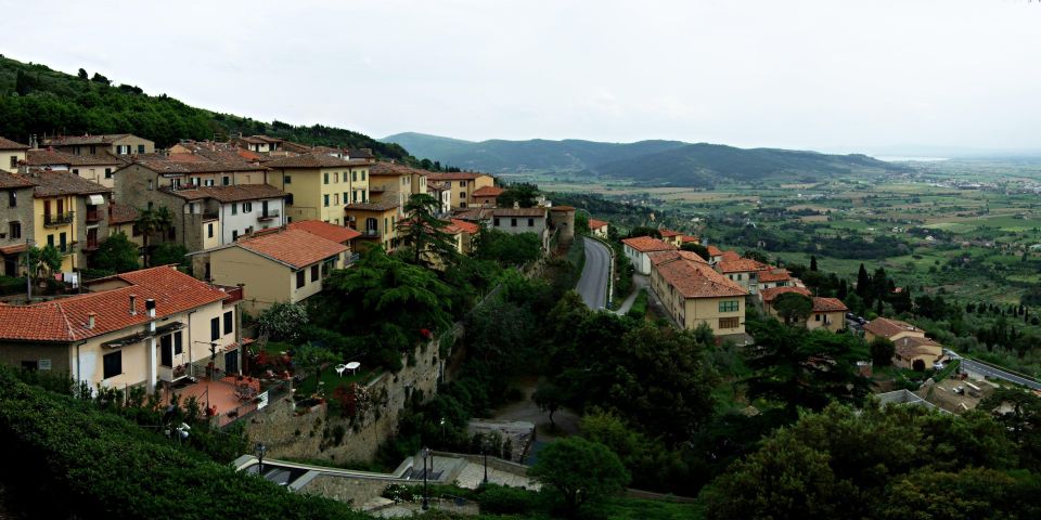 Cortona: Guided Walking Tour - Discovering Piazza Del Duomo