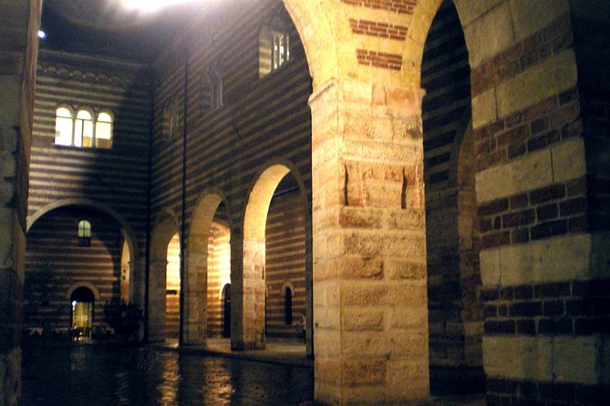 Dark Historical Verona Walking Tour - Group Size and Booking