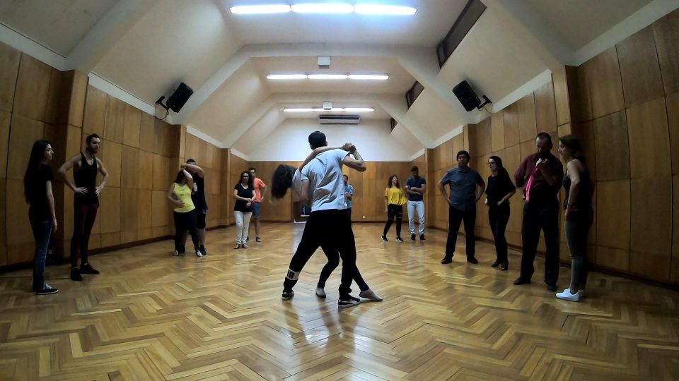 Faro: Private or Group Dance Lessons (Salsa, Bachata, Kizomba) - Skills Development and Self-Expression