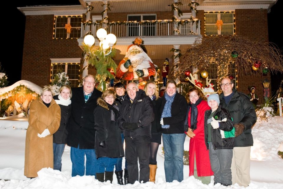 From Manhattan: 4-Hour Christmas Lights Luxury Bus Tour - Tour Inclusions and Exclusions