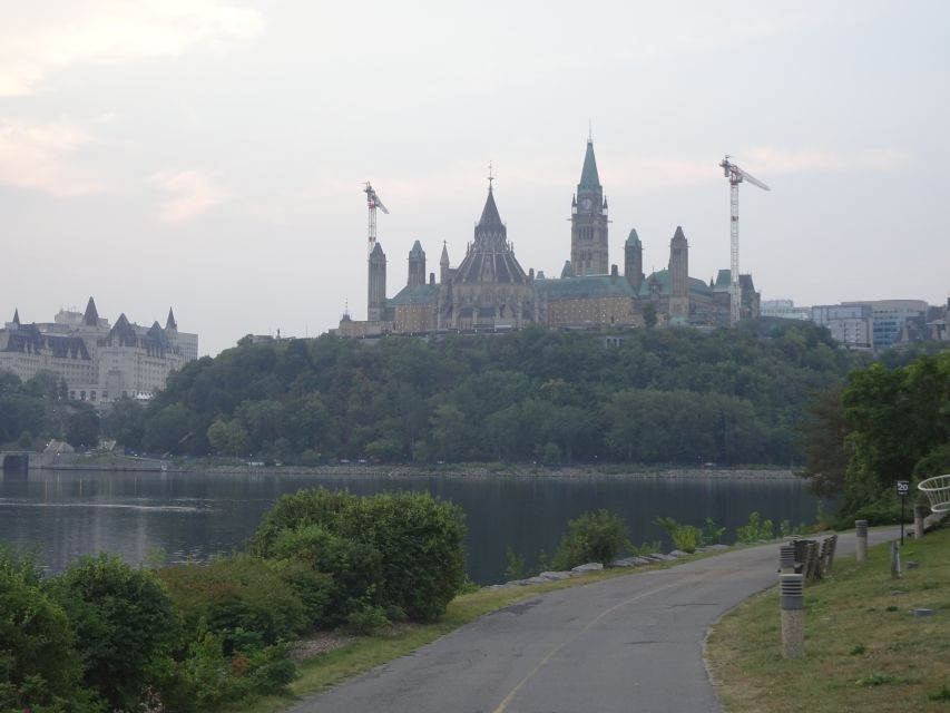 Gatineau Self-Guided Walking Tour and Scavenger Hunt - Explore Gatineaus Attractions