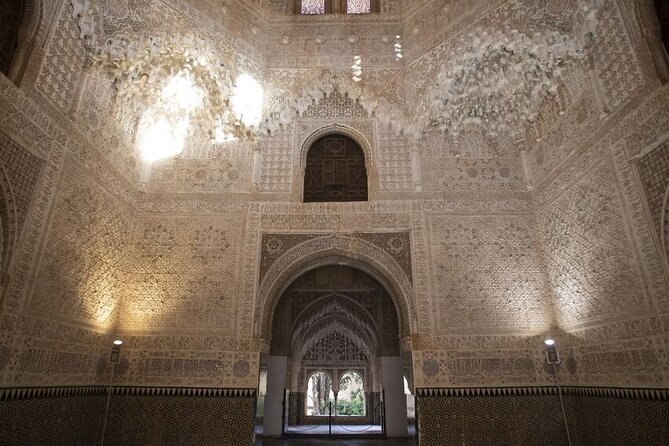 Guided Walking Tour of the Alhambra in Granada - Price Guarantee