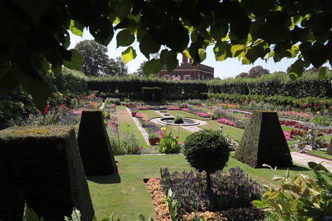 Hampton Court Guided Tour Full Day and High Tea - Full-day Palace and Gardens