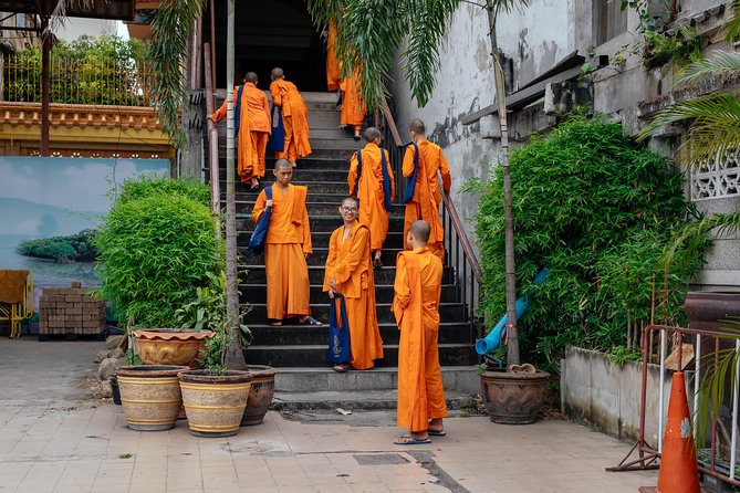 Highlights & Hidden Gems With Locals: Best of Bangkok Private Tour - Sustainability Initiatives