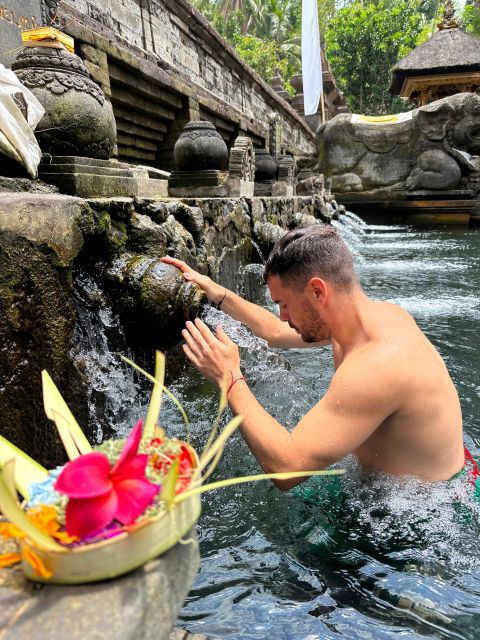 HOLY BATH IN TIRTA EMPUL TEMPLE - Important Guidelines for Visitors