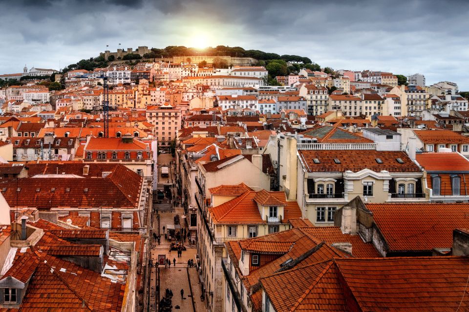 Lisbon: First Discovery Walk and Reading Walking Tour - Recommended Packing List