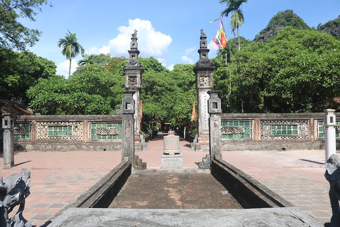 Luxury Limousine Small Group Tour to Tam Coc, Mua Cave, and Bich Dong - Guided Tour Experience