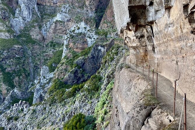 Morning Transfer to Pico Do Arieiro, Hike to Pico Ruivo & Return From Teixeira - Terrain and Scenery