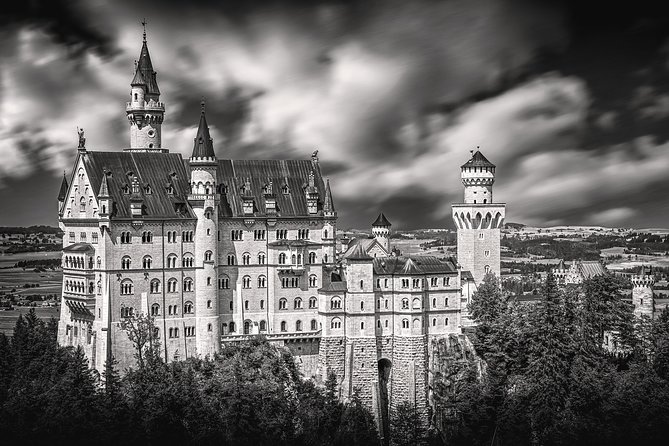 Neuschwanstein Castle Skip-the-Line Private Tour for Groups - Exploring Hohenschwangau and Oberammergau