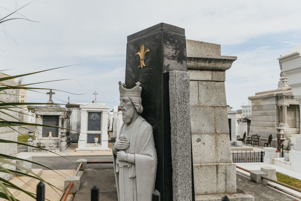 New Orleans: Guided City Sightseeing Tour by Bus - Guided Cemetery Tour