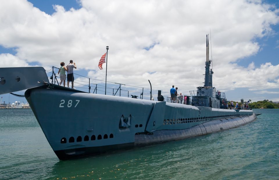 Oahu: Pearl Harbor, USS Arizona, Might Mo, & Honolulu Tour - Visiting Historic Honolulu Sites