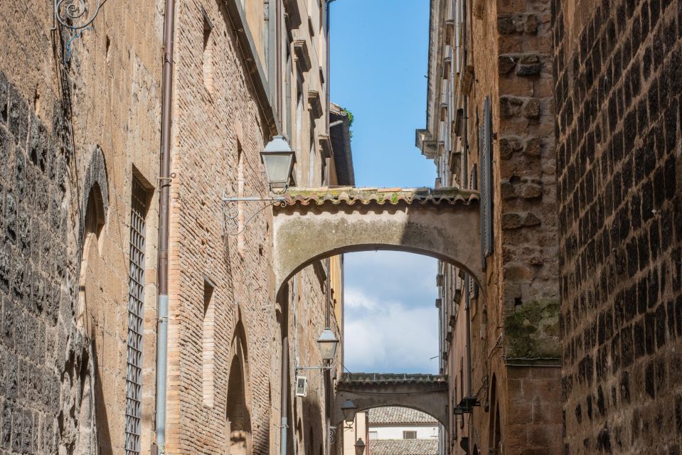 Orvieto: Private Walking Tour With Licensed Guide - Umbrian Meal and Wine