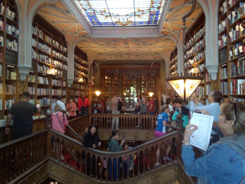 Porto Highlights With Traditional Lunch - São Bento Tile Train Station