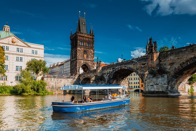 Prague Devils Channel Cruise on Vltava River With Commentary - Enlightening Commentary by the Captain