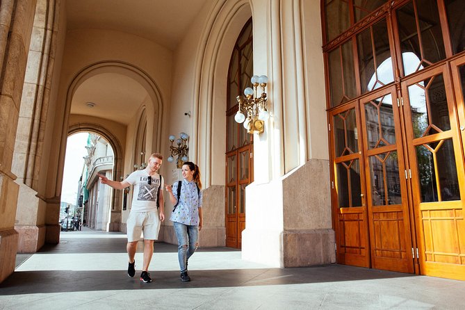 Private City Kickstart Tour: Budapest - Multilingual Guide Options
