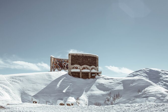 Private Day Trip to the Caucasus Mountains and the Russian Border - Friendship Monument