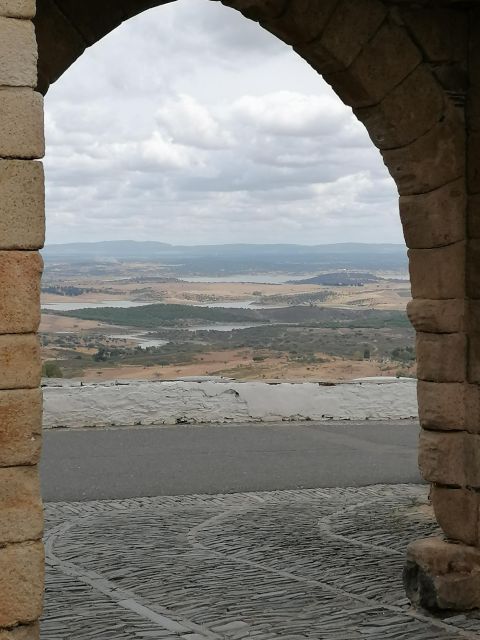 Private Full Day Tour - Évora and Monsaraz - Language Options