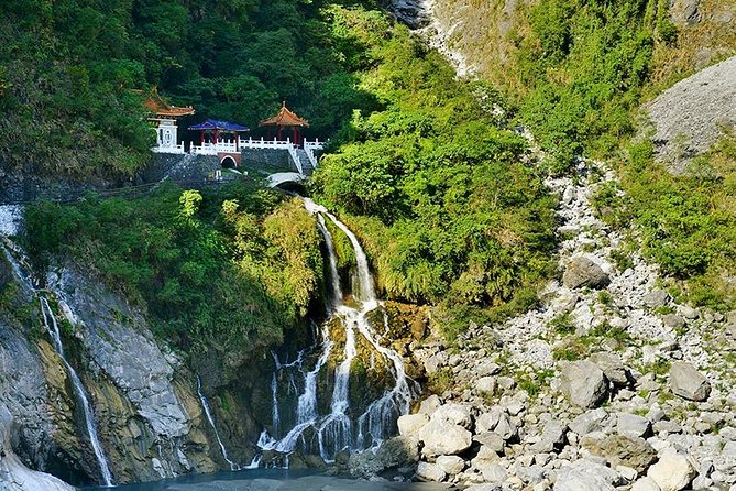 Private Taroko Gorge National Park Day Tour - Wandering Trails and Landmarks