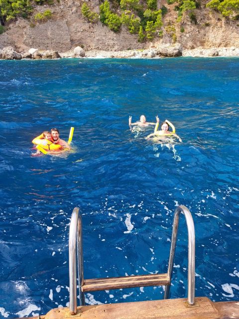 Private Tour of the Island of Capri by Classic Gozzo Boat 3H - Ideal Participants