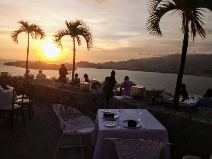 Romantic Deluxe Bella Vista Dinner + Drink & Divers 2 Drinks - English-Speaking Guide-Driver