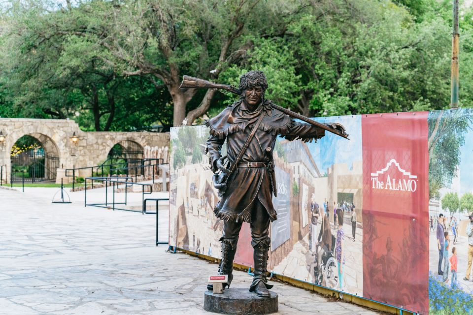 San Antonio: Ghosts and Dark History Guided Walking Tour - Sheraton Gunter Hotel and Surroundings