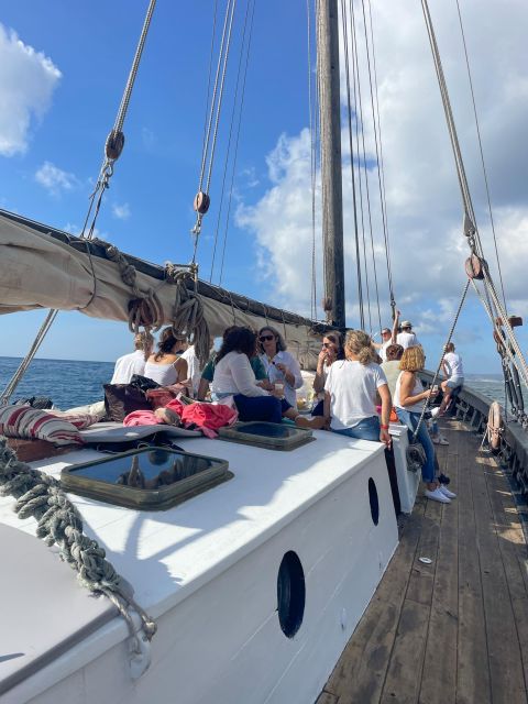 Sesimbra Cliffs: 1943 Traditional Boat Tour - Recreational Activities