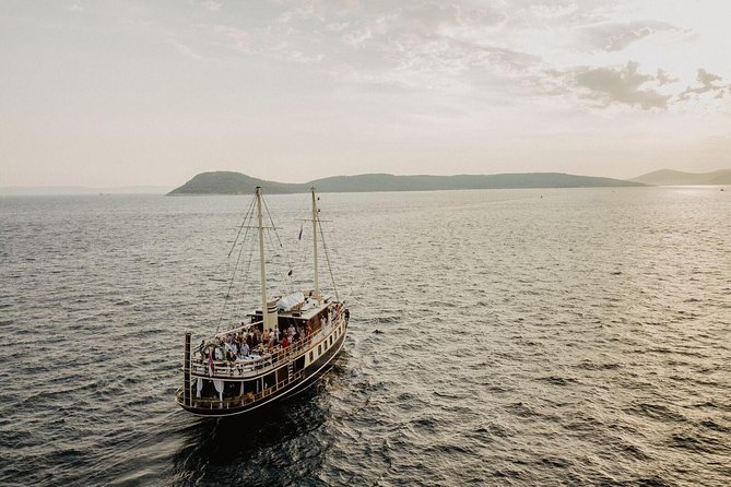 Split Sunset Cruise With Live Music - Alcohol Consumption Guidelines