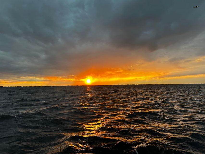 St. Cloud, Florida: 90-Minute Sunset Cruise - On-board Amenities