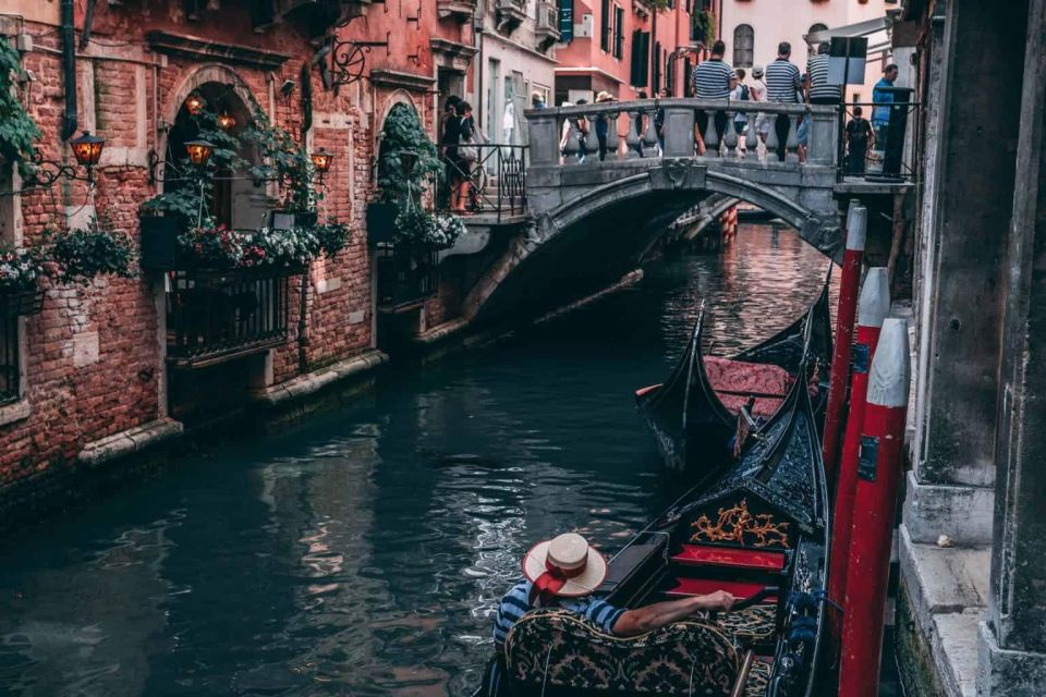 Venice: Guided Historic Center Walking Tour - Guided Tour of Iconic Bridges