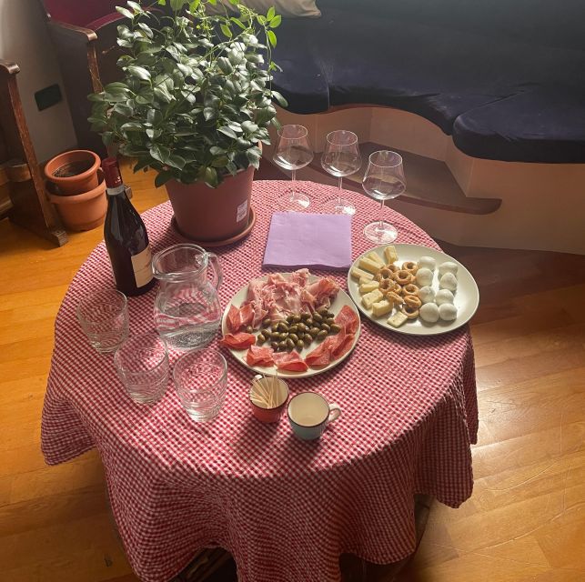 Venice: Pasta Making Class and Live Guitar in a Locals Home - Live Guitar Performance