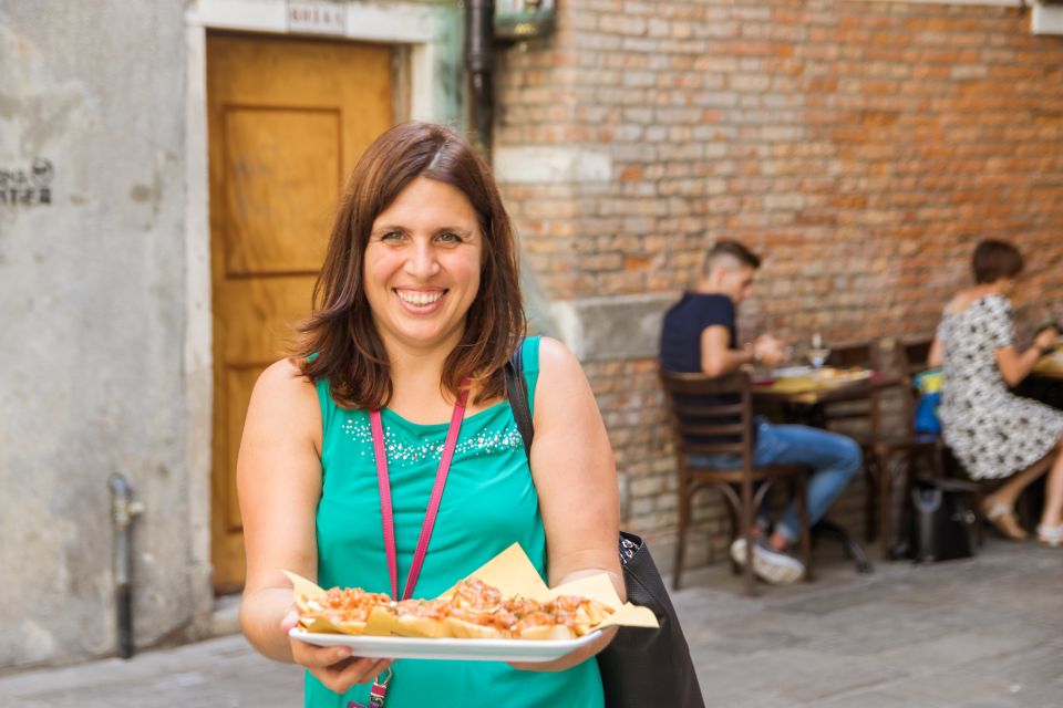 Venice: Rialto Market Food and Wine Lunchtime Tour - Taking in Venetian Culture