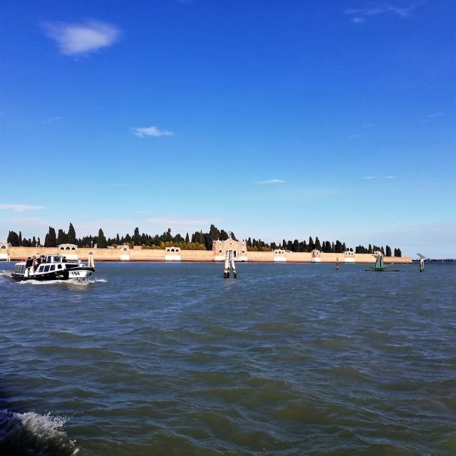 Venice: San Michele Cemetery Island Vaporetto & Walking Tour - Exploring the Peaceful and Serene Island