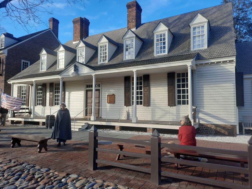 Williamsburg: The Patriots Historical Walking Tour - Bruton Parish Church and Governors Palace