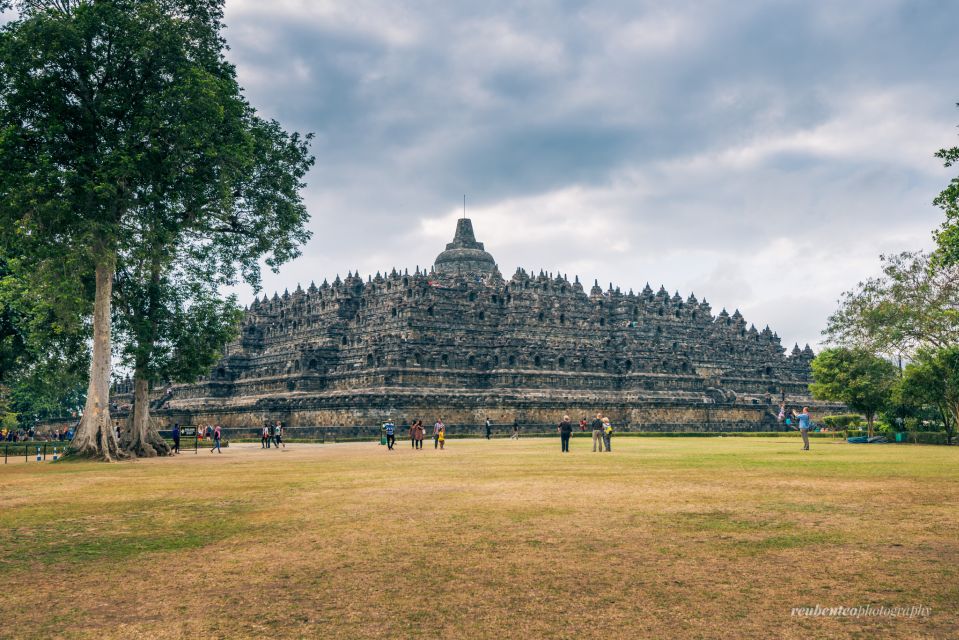 Yogyakarta: Setumbu Sunrise Borobudur Prambanan Guided Tour - Important Information