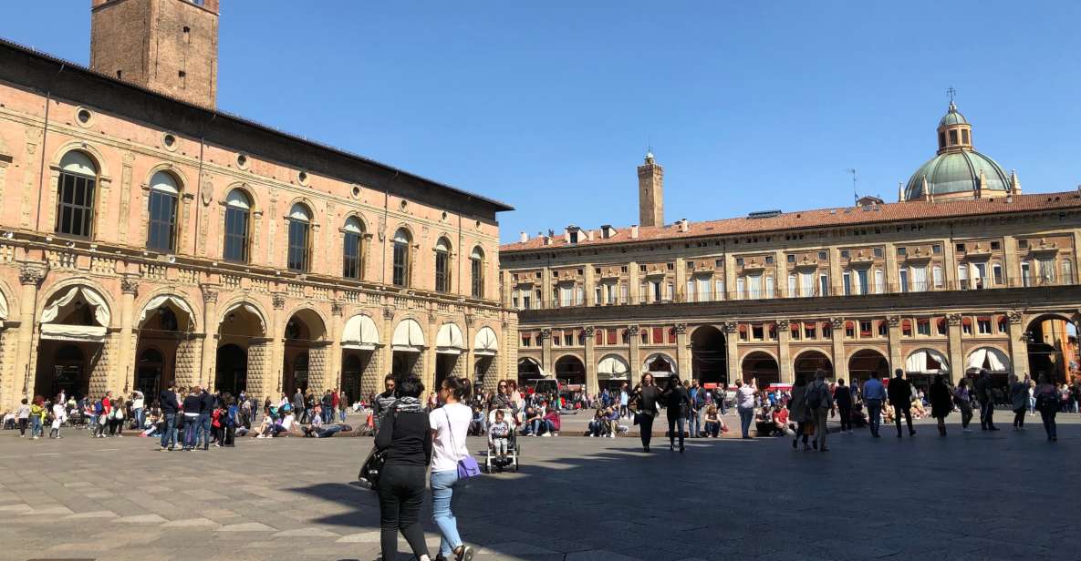 Bologna: Guided Architecture Walking Tour - Quadrilatero Area and Highlights