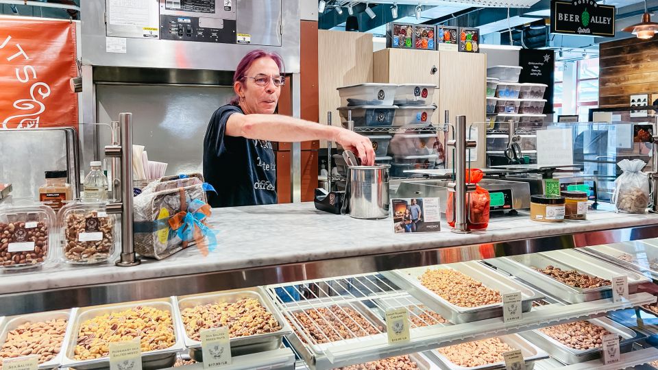 Bostons North End: Secret Food Tour - Sampling Bostons Legendary Cannoli