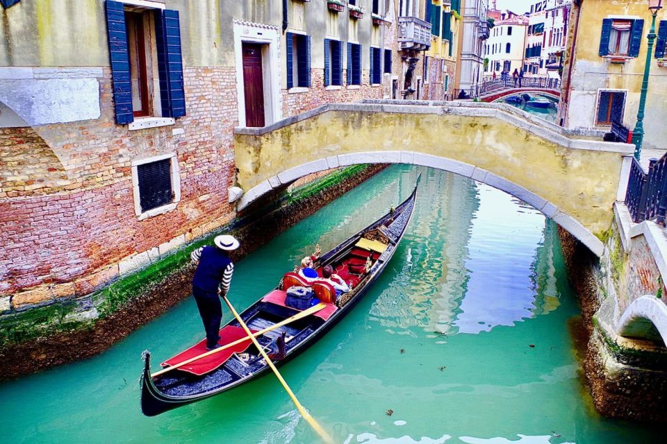 Charming Venice - Walking and Gondola - Meeting Point and Directions