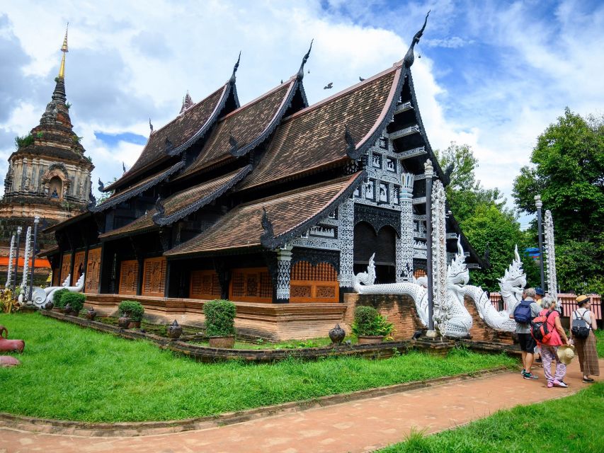 Chiang Mai: Tuk-Tuk Evening Tour With Temples & Street Foods - Inclusions and Important Information