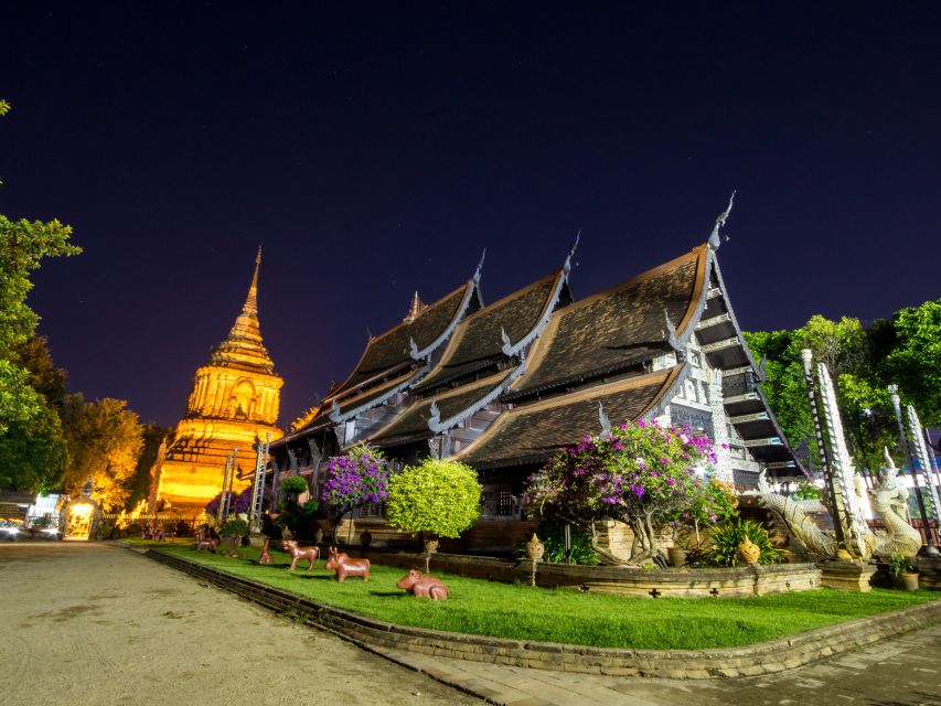 Chiang Mai's Highlights: Sightseeing Night Bike Tour - Tour Duration and Group Size