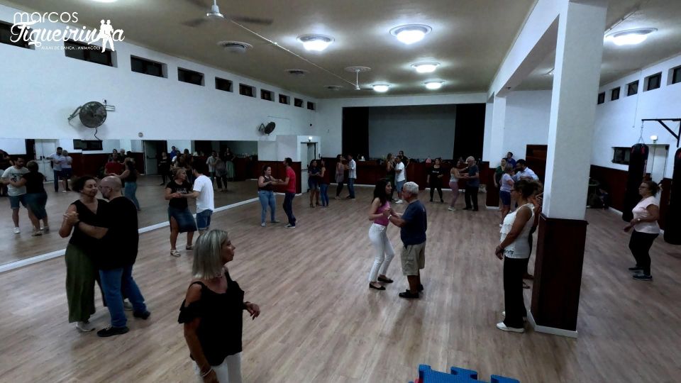 Faro: Private or Group Dance Lessons (Salsa, Bachata, Kizomba) - Showcase Your New Dancing Abilities