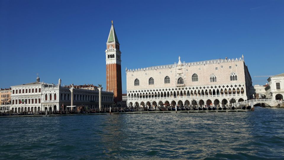 From Lake Garda: Venice Full-Day Tour (until July 31st) - Tour Leader and Headphones