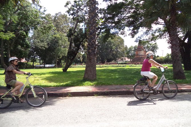 Half-Day Colors of Chiang Mai Biking Tour - Snacks, Beverages, and Meal