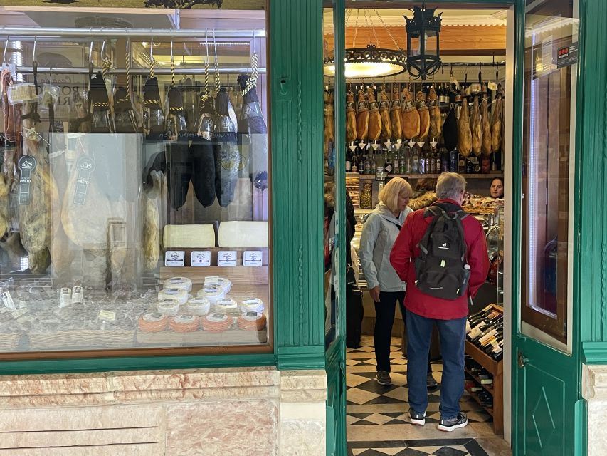 Lisbon: Guided City Walking Tour With Drink Tasting - Included Drink Tasting Experience