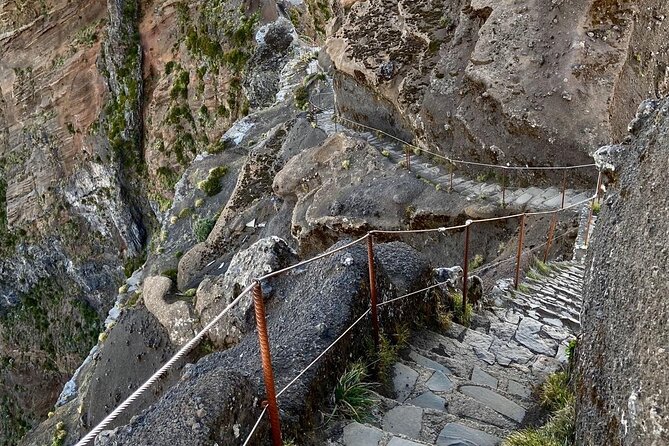 Morning Transfer to Pico Do Arieiro, Hike to Pico Ruivo & Return From Teixeira - Recommended Gear and Attire